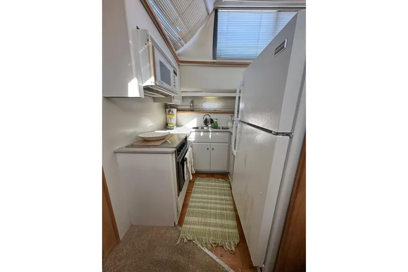 Alyce's Palace II Yacht Photos Pics Compact kitchen in 1995 Carver 440 Aft Cabin Motor Yacht with modern appliances.