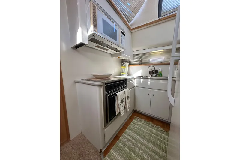 Alyce's Palace II Yacht Photos Pics Compact kitchen in 1995 Carver 440 Aft Cabin Motor Yacht with modern appliances.