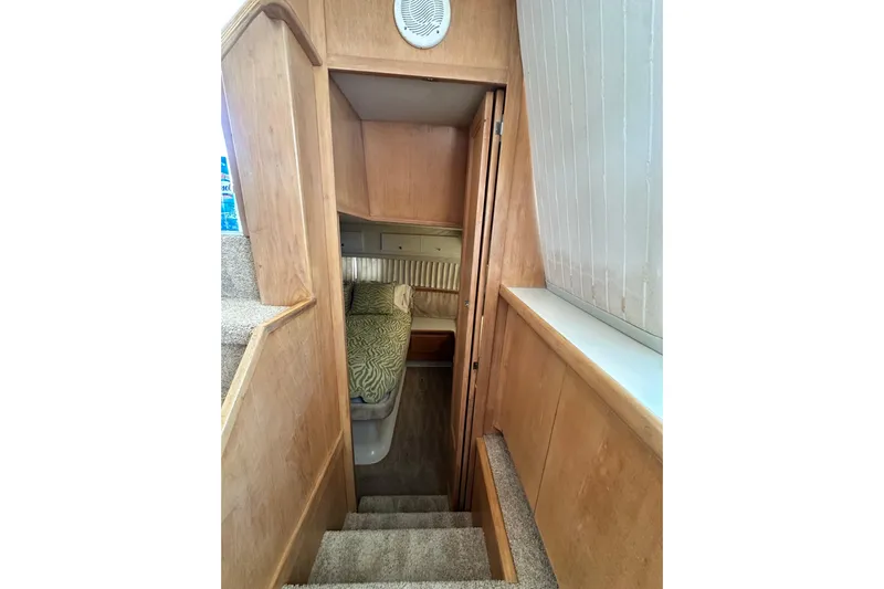 Alyce's Palace II Yacht Photos Pics Stairway leading to cozy cabin in 1995 Carver 440 Aft Cabin Motor Yacht.