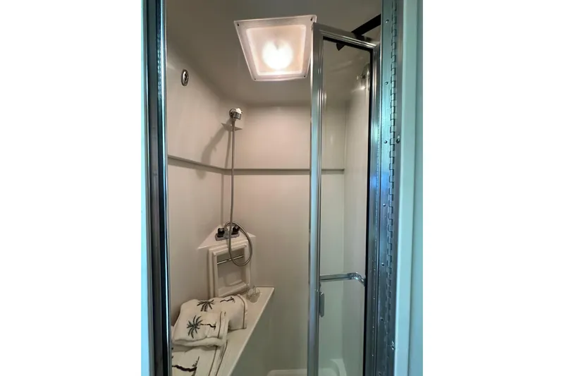 Alyce's Palace II Yacht Photos Pics Shower area in 1995 Carver 440 Aft Cabin Motor Yacht with glass door and towels.