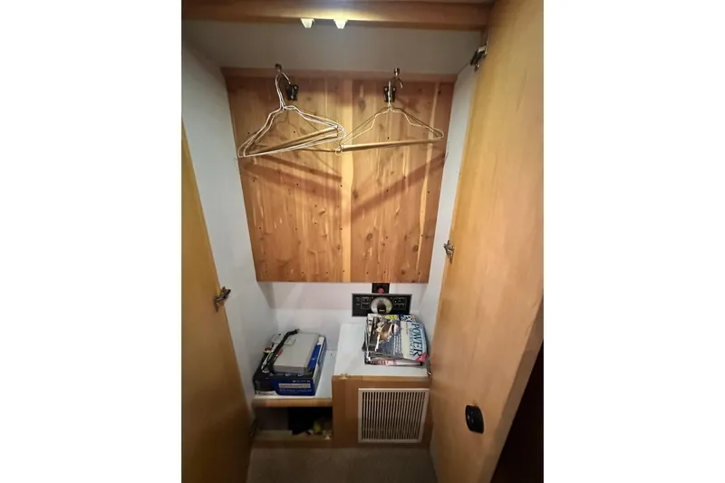 Alyce's Palace II Yacht Photos Pics 1995 Carver 440 Aft Cabin Motor Yacht closet with hangers and storage shelves.