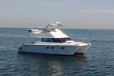 ArrowCat 420 Flybridge
