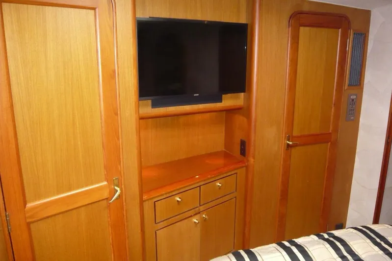 Bella Donna Yacht Photos Pics Interior of 1999 Ocean Yachts 56, featuring wood paneling and a mounted TV.