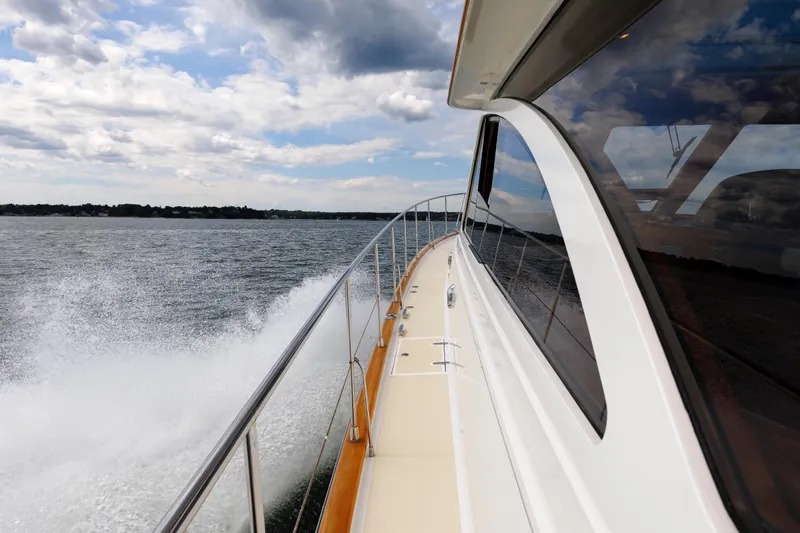 Independence Yacht Photos Pics 2009 Hunt Yachts 52 Express cruising on open water under a cloudy sky.