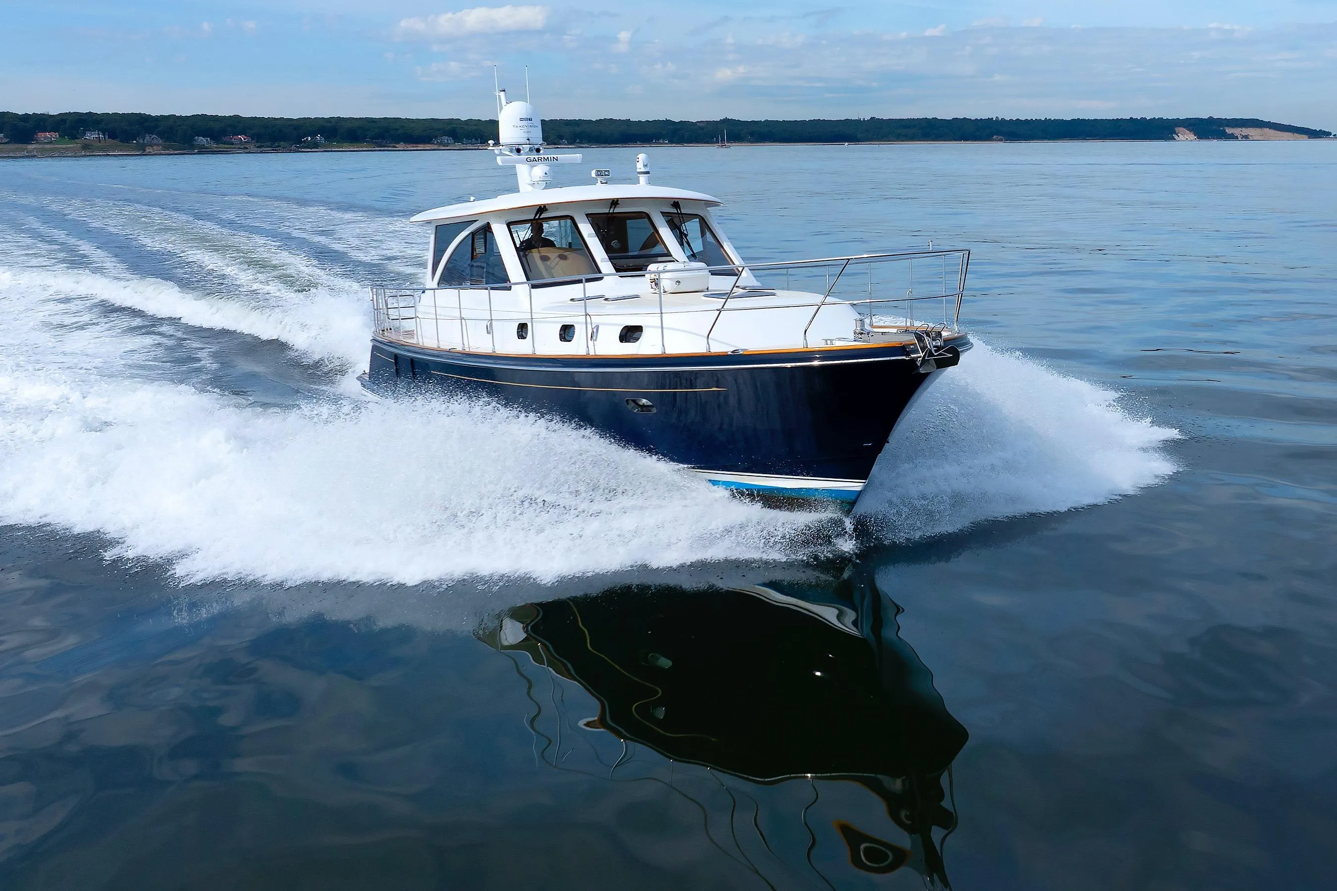 2009 Hunt Yachts 52 Express cruising on calm waters, creating a dynamic wake.