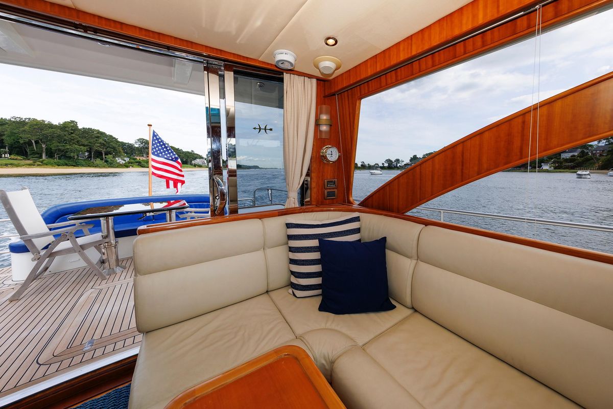 2009 Hunt Yachts 52 