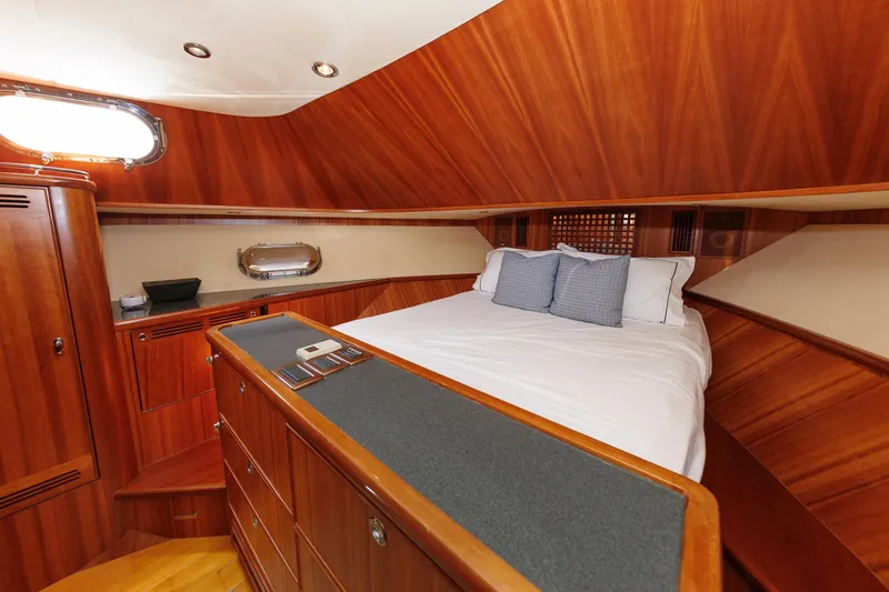 Independence Yacht Photos Pics Luxurious 2009 Hunt Yachts 52 Express cabin with elegant wood finish and cozy bedding.