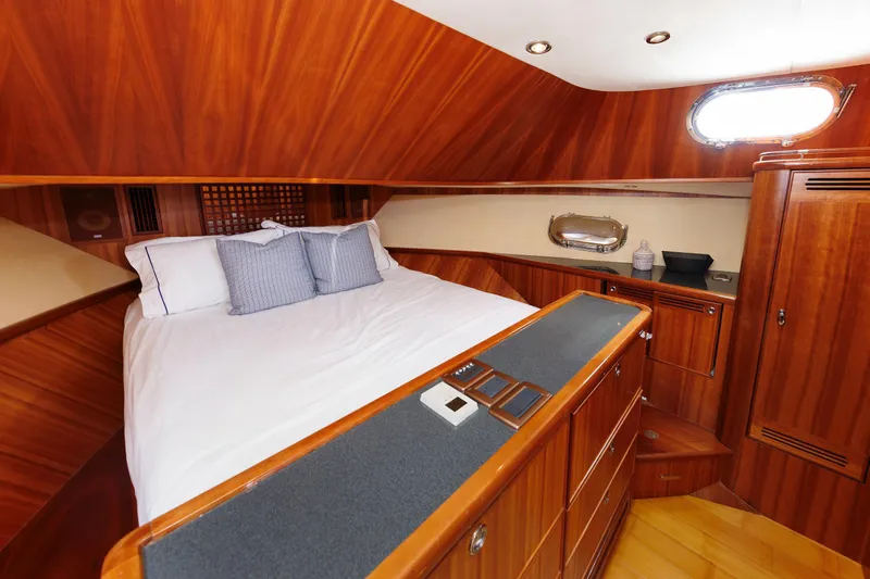 Independence Yacht Photos Pics Luxurious 2009 Hunt Yachts 52 Express cabin with elegant wood finish and cozy bedding.