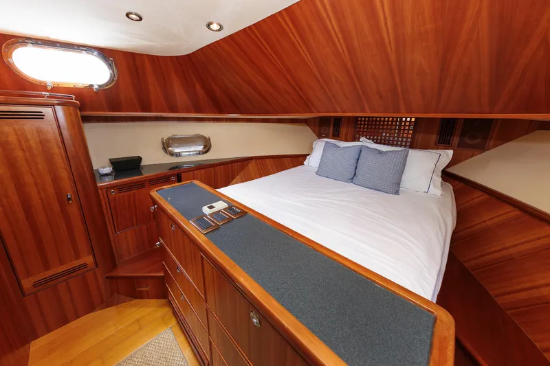 Independence Yacht Photos Pics Luxurious 2009 Hunt Yachts 52 Express cabin with elegant wood finish and cozy bedding.