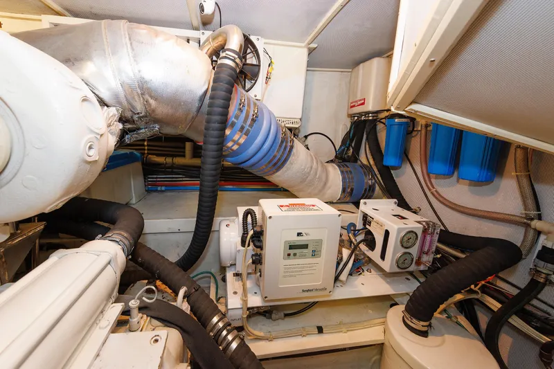 Independence Yacht Photos Pics Engine room of 2009 Hunt Yachts 52 Express, showcasing mechanical components and systems.