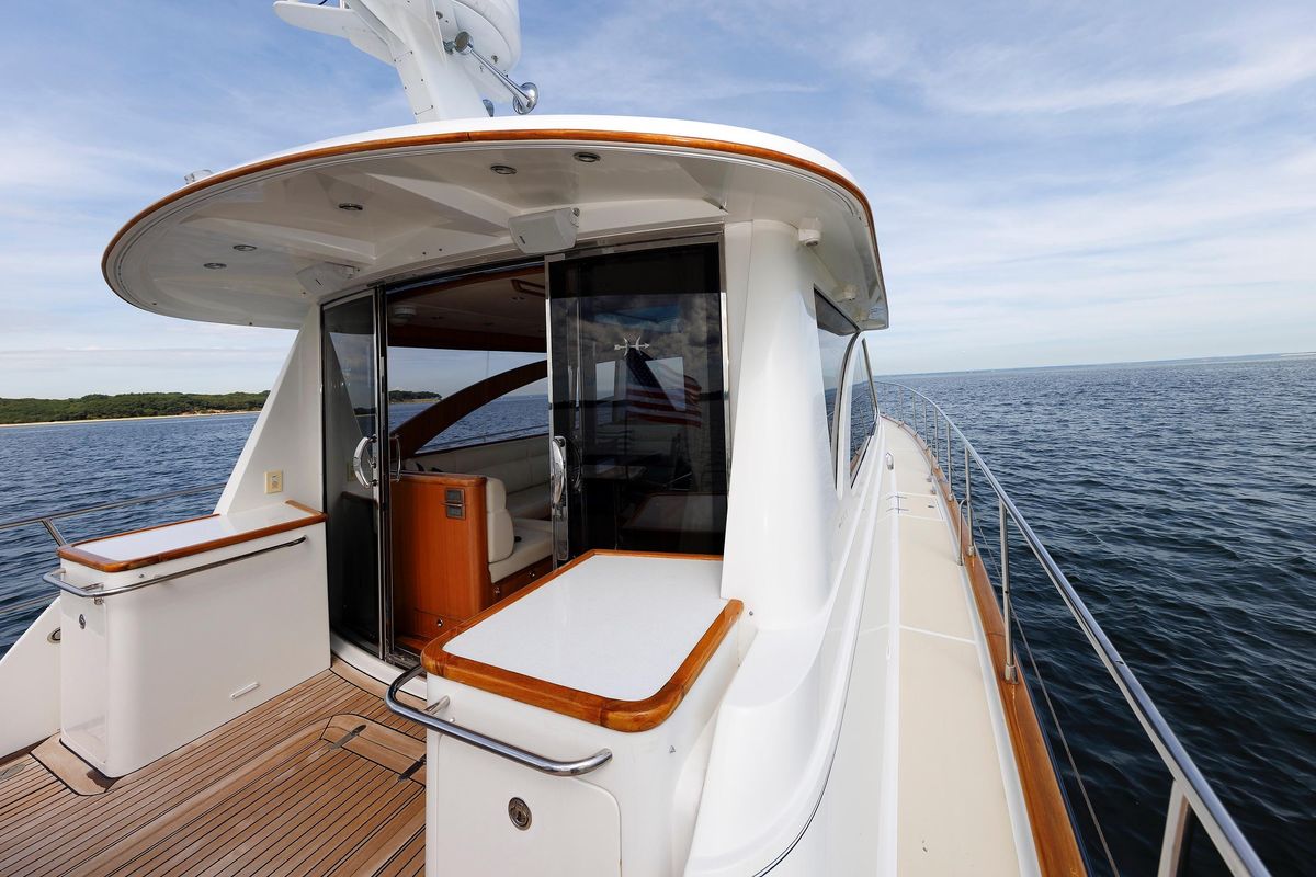 2009 Hunt Yachts 52 