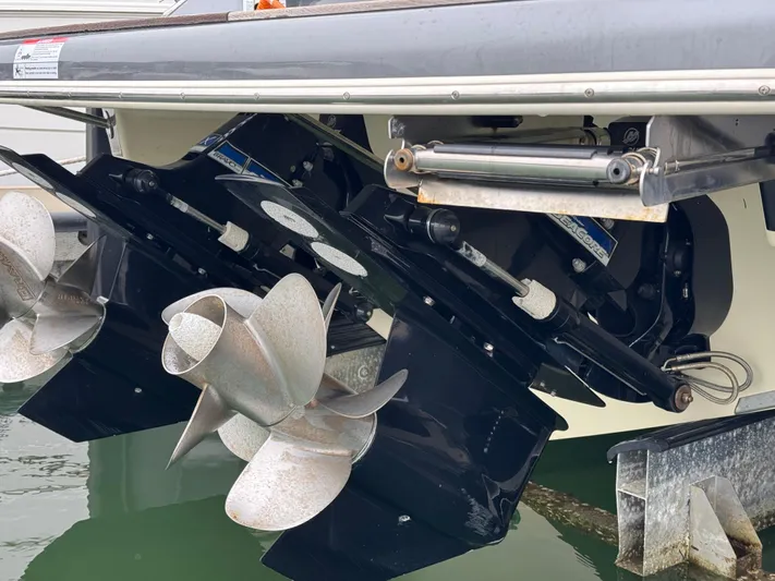 Sportin Life Yacht Photos Pics 