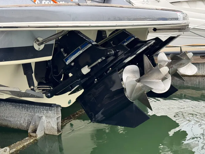 Sportin Life Yacht Photos Pics 