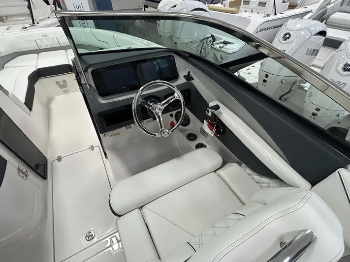  Yacht Photos Pics 2025 Regal Lx6 - Image 5