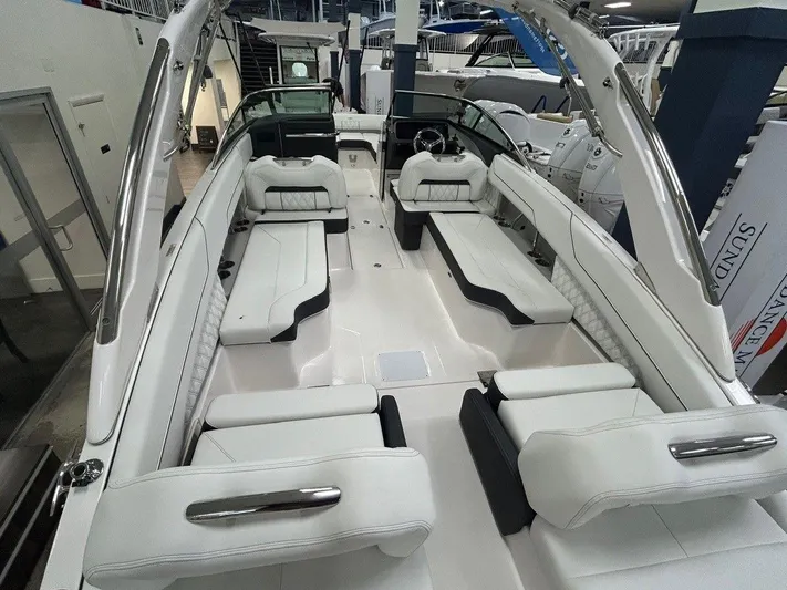  Yacht Photos Pics 2025 Regal Lx6 - Image 13