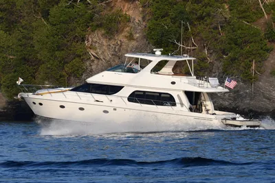 Carver 560 Voyager