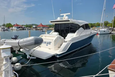 Tiara Yachts C44 Coupe