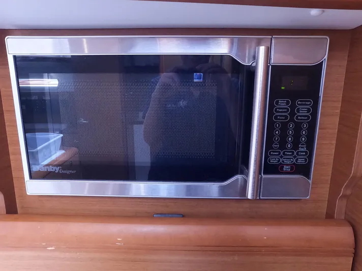 Reaching Heaven Yacht Photos Pics Microwave oven in Jeanneau Sun Odyssey 389 yacht, 2019 model, with stainless steel finish.