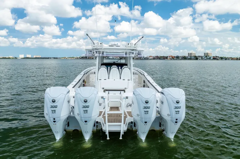 Mama Gato Yacht Photos Pics 2022 World Cat 400 CC-X boat with four Yamaha 300 V6 engines on open water.