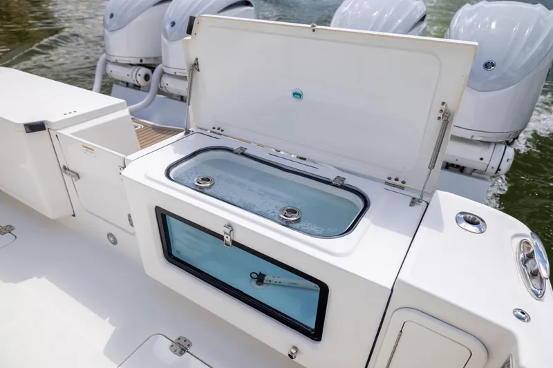 Mama Gato Yacht Photos Pics 2022 World Cat 400 CC-X boat with open livewell and powerful outboard engines.