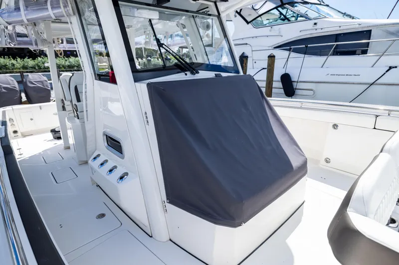 Mama Gato Yacht Photos Pics 2022 World Cat 400 CC-X boat interior with covered console and seating area.