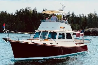 Hinckley Lobster Style Cruiser With Flybridge