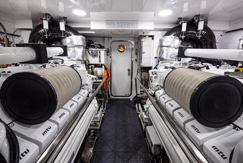 Live Mas Yacht Photos Pics 