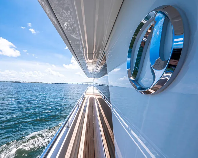 Live Mas Yacht Photos Pics 