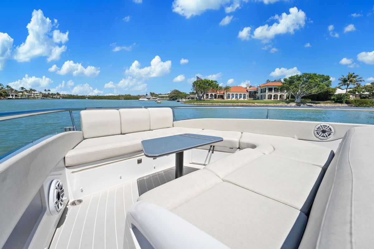 2022 Azimut 47 