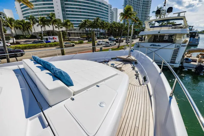 Sinpatico Yacht Photos Pics 2002 Ferretti Yachts 94 - Image 13