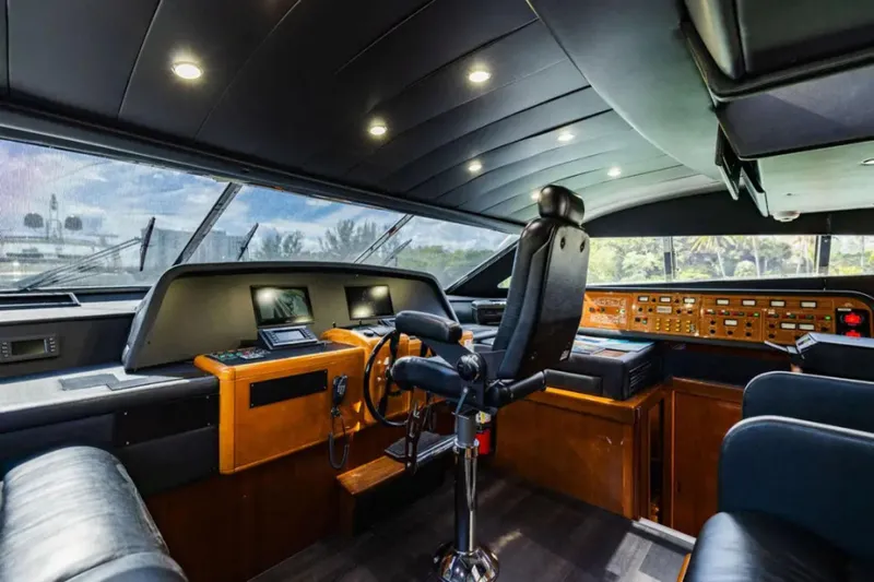 Sinpatico Yacht Photos Pics 2002 Ferretti Yachts 94 - Image 24