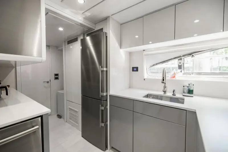 Sinpatico Yacht Photos Pics 2002 Ferretti Yachts 94 - Image 30