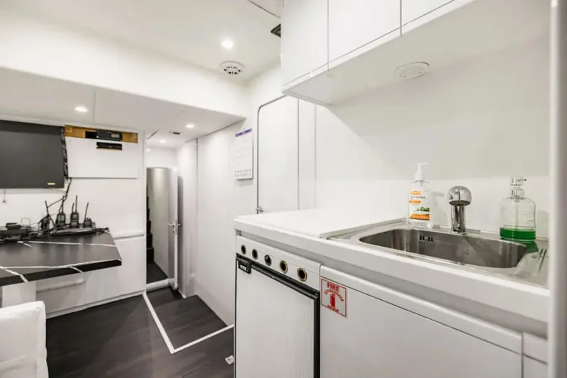 Sinpatico Yacht Photos Pics 2002 Ferretti Yachts 94 - Image 54