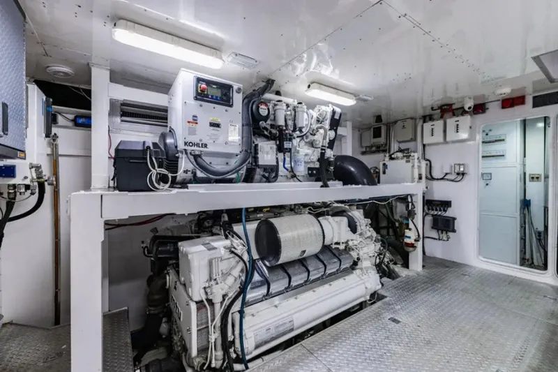 Sinpatico Yacht Photos Pics 2002 Ferretti Yachts 94 - Image 59