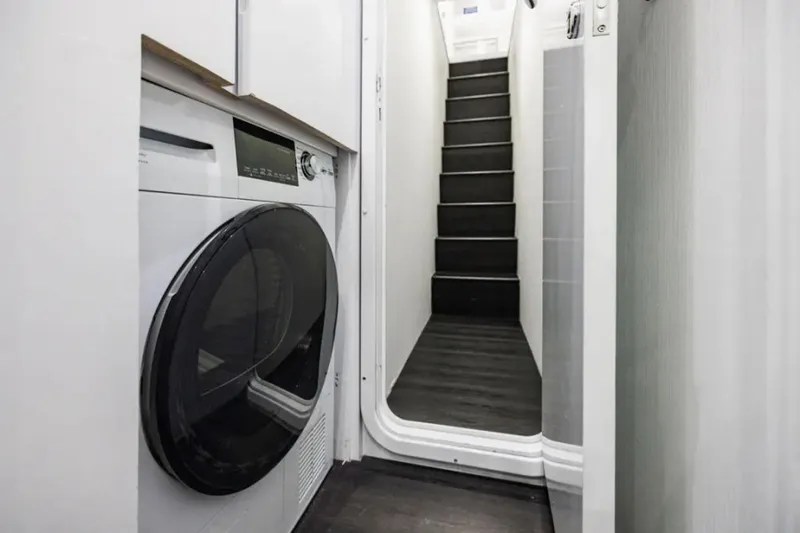 Sinpatico Yacht Photos Pics 2002 Ferretti Yachts 94 - Image 55