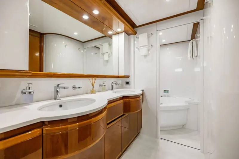 Sinpatico Yacht Photos Pics 2002 Ferretti Yachts 94 - Image 36