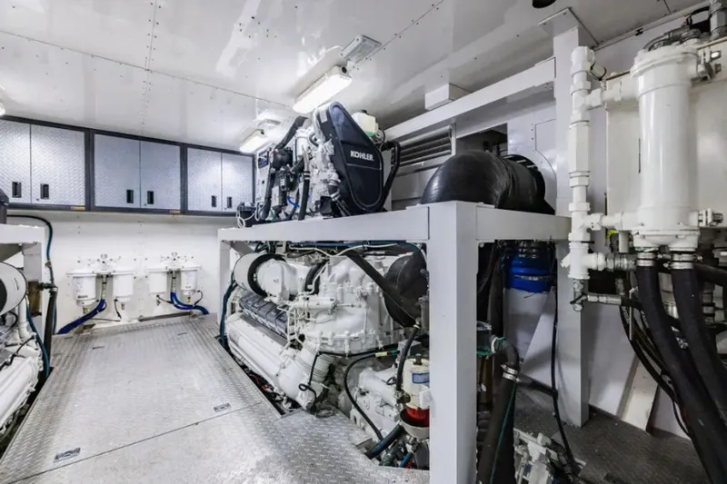 Sinpatico Yacht Photos Pics 2002 Ferretti Yachts 94 - Image 57