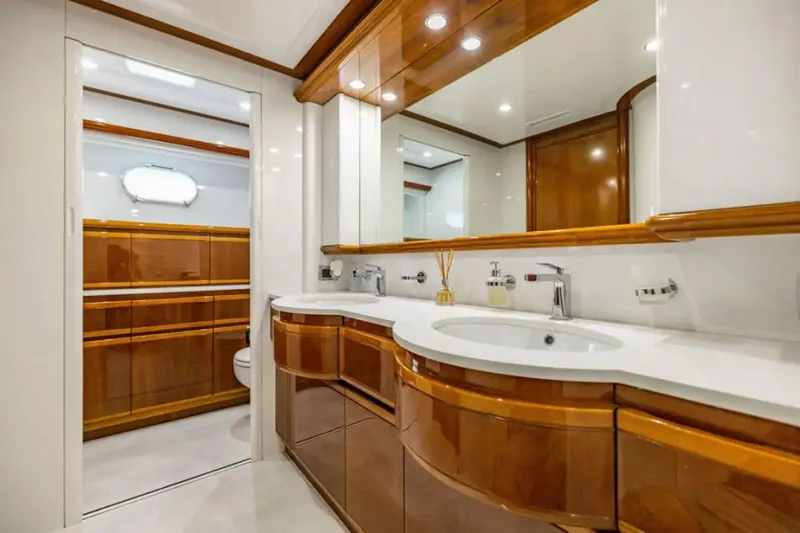 Sinpatico Yacht Photos Pics 2002 Ferretti Yachts 94 - Image 35