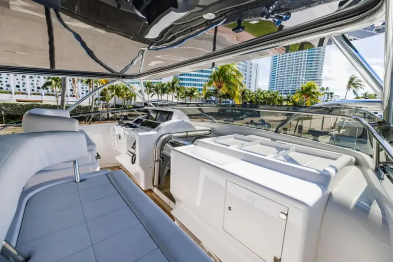 Sinpatico Yacht Photos Pics 2002 Ferretti Yachts 94 - Image 47