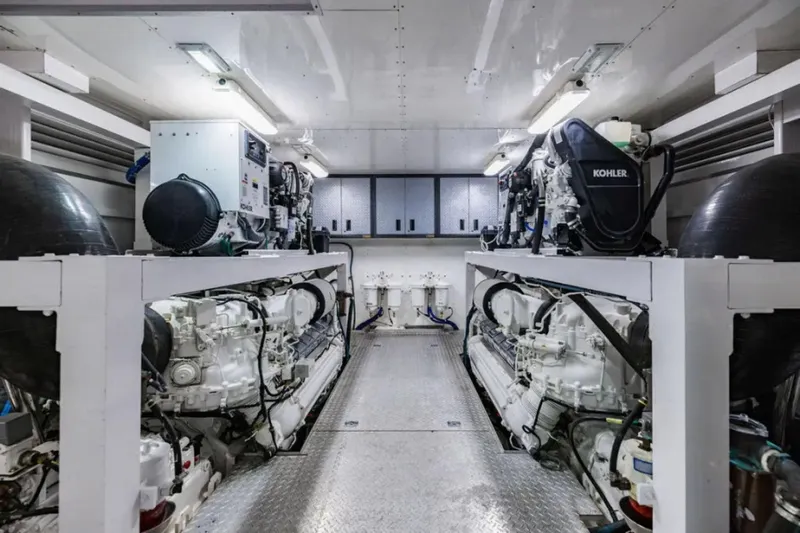 Sinpatico Yacht Photos Pics 2002 Ferretti Yachts 94 - Image 56