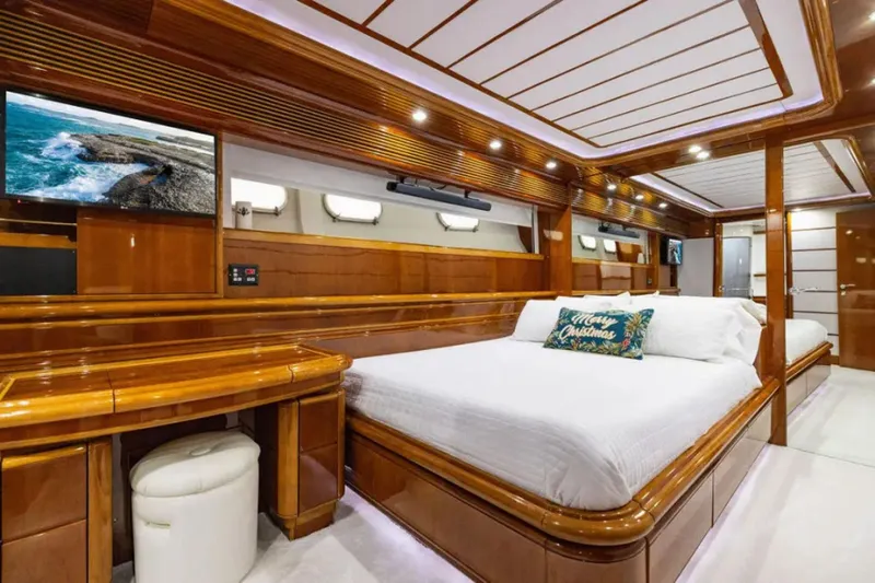 Sinpatico Yacht Photos Pics 2002 Ferretti Yachts 94 - Image 39