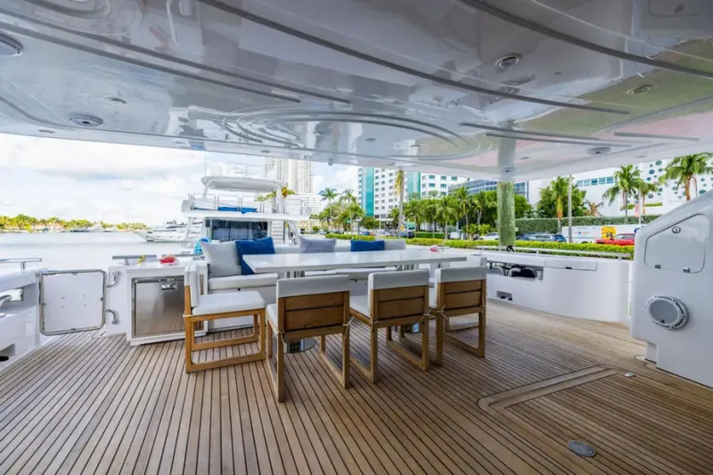 Sinpatico Yacht Photos Pics 2002 Ferretti Yachts 94 - Image 7