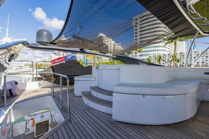 Sinpatico Yacht Photos Pics 2002 Ferretti Yachts 94 - Image 48