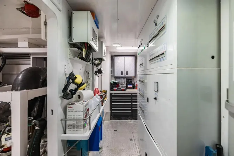 Sinpatico Yacht Photos Pics 2002 Ferretti Yachts 94 - Image 60