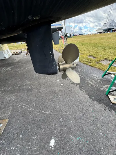 Apricus Yacht Photos Pics 