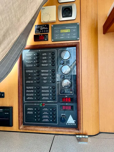 Apricus Yacht Photos Pics 