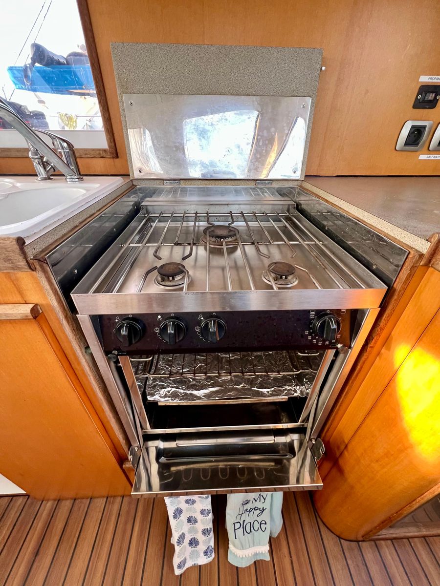 2003 Catana 43 