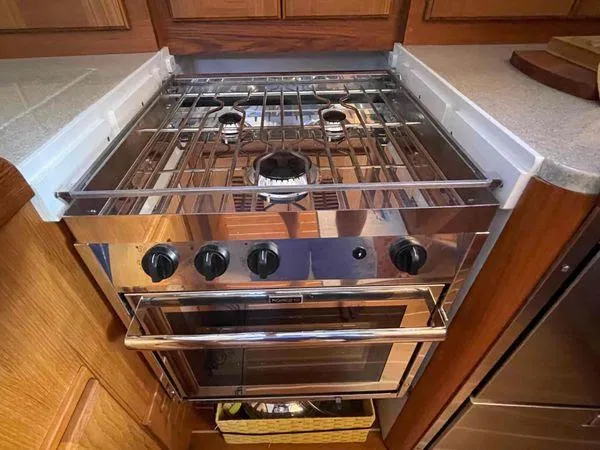 Top O Nok Yacht Photos Pics Gas stove and oven in a Tartan 395 yacht kitchen, 2020 model.