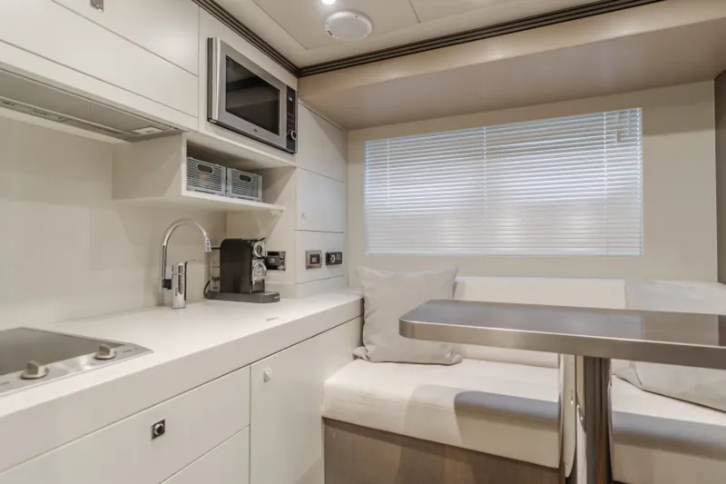 Gyrfalcon Yacht Photos Pics 2016 Van Der Valk Continental - Image 71