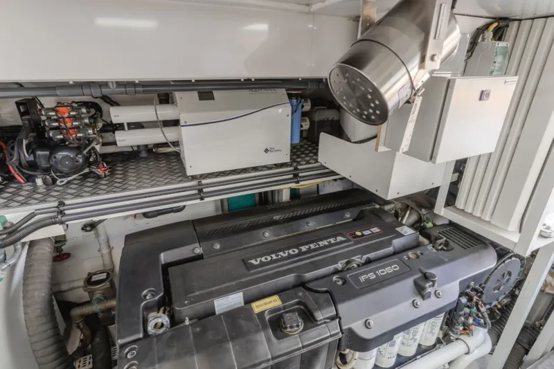 Gyrfalcon Yacht Photos Pics 2016 Van Der Valk Continental - Image 91